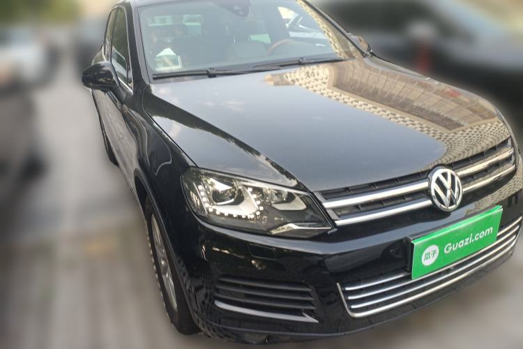 Used Volkswagen Touareg 2011 3.0 TDI Diesel Luxury Model Front Right 45 Deg