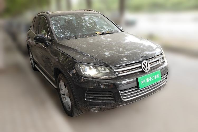 Used Volkswagen Touareg 2011 3.0 TSI Hybrid Front Right 45 Deg