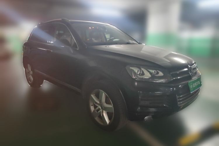 Used Volkswagen Touareg 2011 3.0 TSI Hybrid Front Right 45 Deg