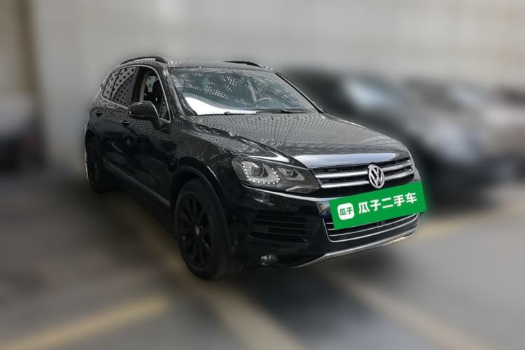Used Volkswagen Touareg 2011 3.0 TSI Comfort Version Front Right 45 Deg