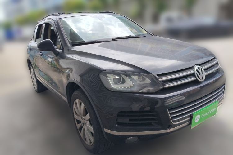 Used Volkswagen Touareg 2011 3.0 TSI Comfort Version Front Right 45 Deg