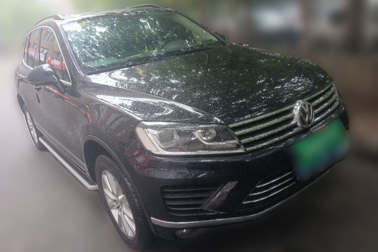 Used Volkswagen Touareg 2011 3.0 TSI Luxury Edition Front Right 45 Deg