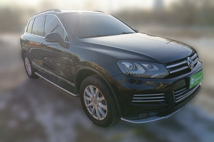 Used Volkswagen Touareg 2011 3.0 TSI Comfort Version Front Right 45 Deg