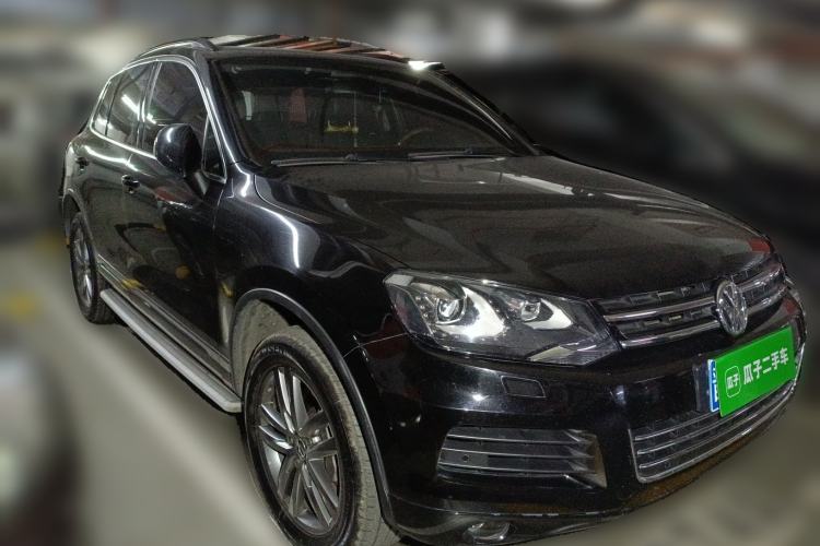 Used Volkswagen Touareg 2011 3.0 TSI Comfort Version Front Right 45 Deg