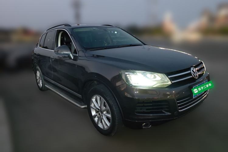 Used Volkswagen Touareg 2011 3.0 TSI High-End Version Front Right 45 Deg