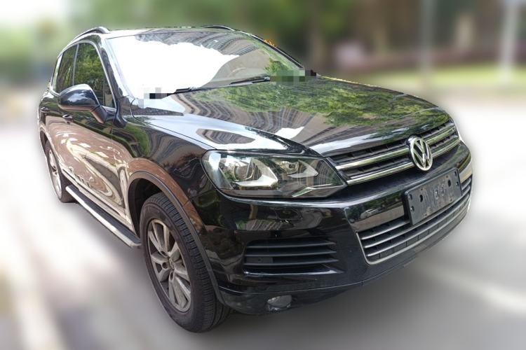 Used Volkswagen Touareg 2011 3.0 TSI High-End Version Front Right 45 Deg