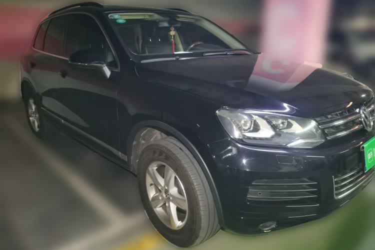 Used Volkswagen Touareg 2011 3.0 TSI Comfort Version Front Right 45 Deg