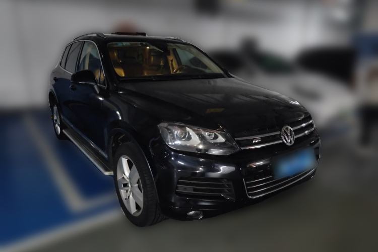 Used Volkswagen Touareg 2011 3.0 TSI Luxury Edition Front Right 45 Deg