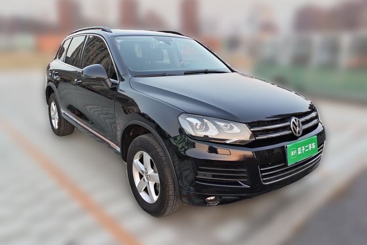 Used Volkswagen Touareg 2011 3.0 TSI Comfort Version Front Right 45 Deg