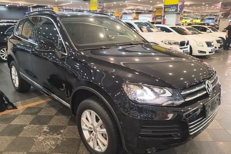 Used Volkswagen Touareg 2011 3.0 TSI Comfort Version Front Right 45 Deg