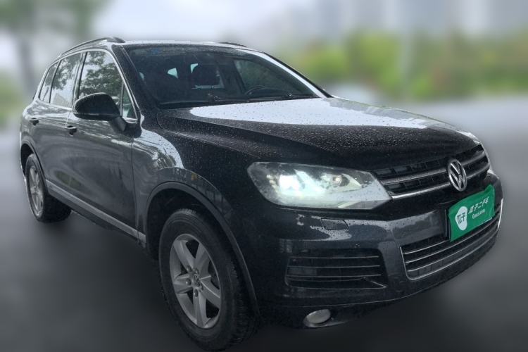 Used Volkswagen Touareg 2011 3.0 TSI Comfort Version Front Right 45 Deg