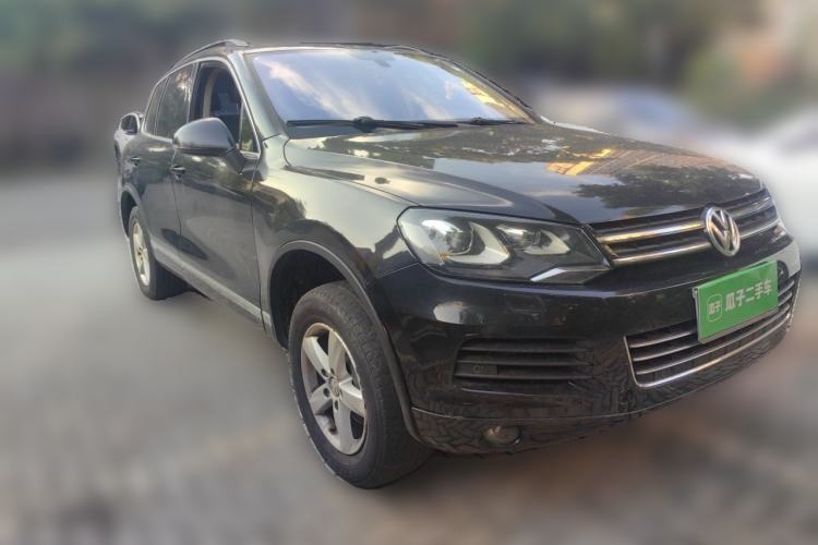 Used Volkswagen Touareg 2011 3.0 TSI Comfort Version Front Right 45 Deg
