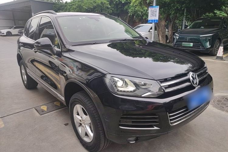 Used Volkswagen Touareg 2011 3.0 TSI Comfort Version Front Right 45 Deg