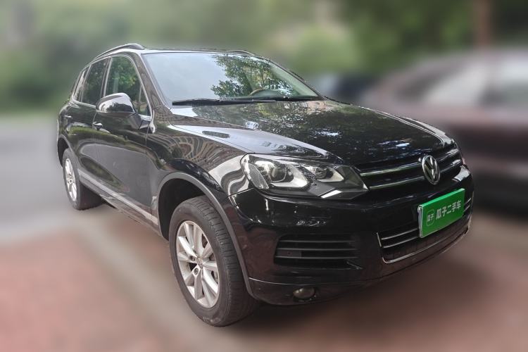 Used Volkswagen Touareg 2011 3.0 TSI High-End Version Front Right 45 Deg