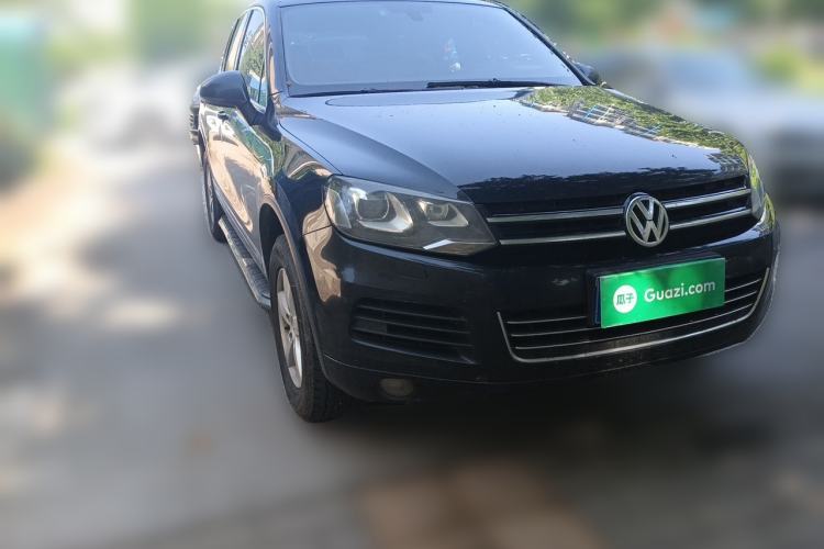 Used Volkswagen Touareg 2011 3.0 TSI Comfort Version Front Right 45 Deg