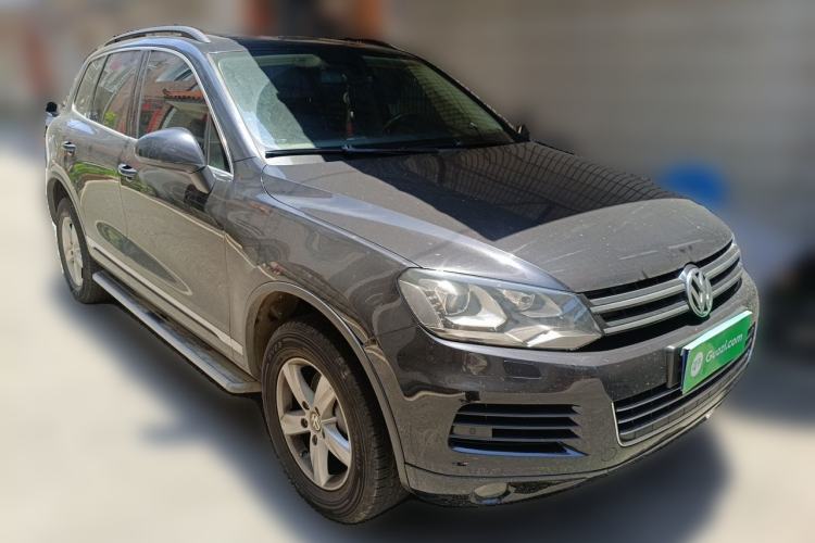 Used Volkswagen Touareg 2011 3.0 TSI Comfort Version Front Right 45 Deg