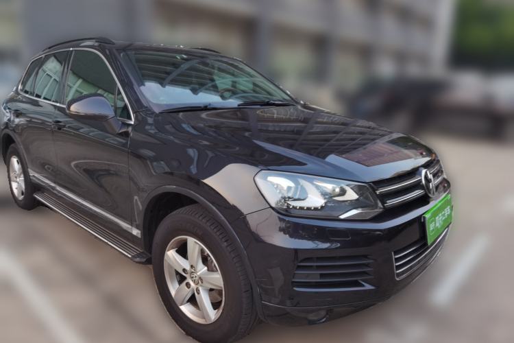 Used Volkswagen Touareg 2011 3.0 TSI Comfort Version Front Right 45 Deg