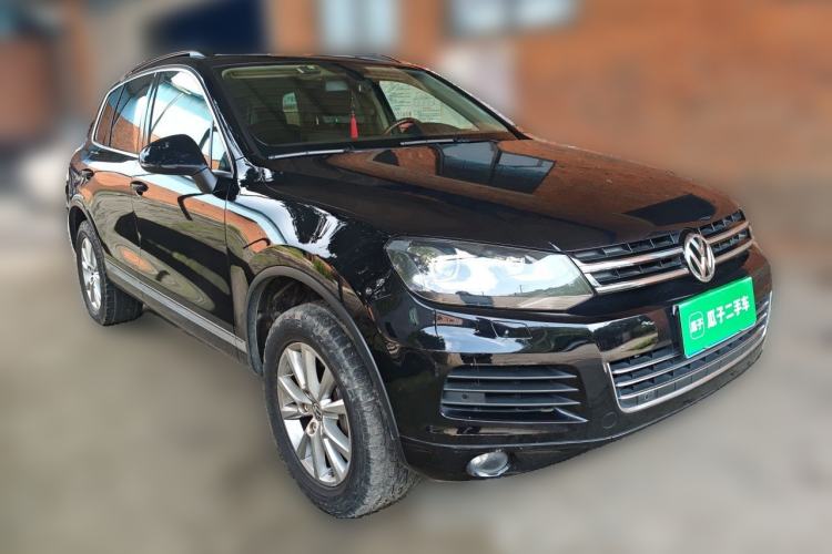 Used Volkswagen Touareg 2011 3.0 TSI High-End Version Front Right 45 Deg