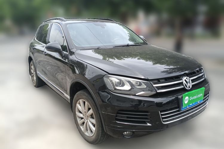 Used Volkswagen Touareg 2011 3.0 TSI Comfort Version Front Right 45 Deg