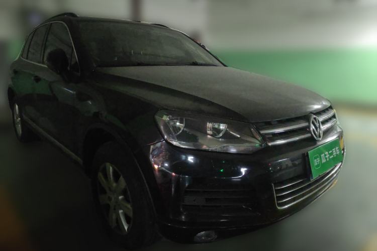 Used Volkswagen Touareg 2011 3.0 TSI Comfort Version Front Right 45 Deg