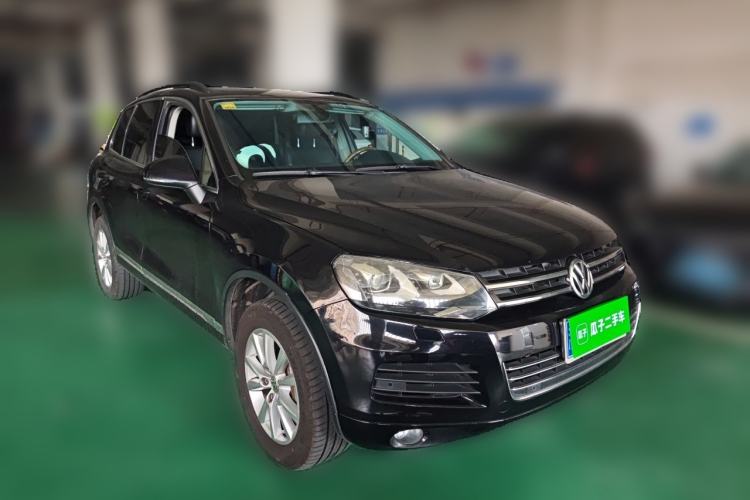 Used Volkswagen Touareg 2011 3.0 TSI High-End Version Front Right 45 Deg