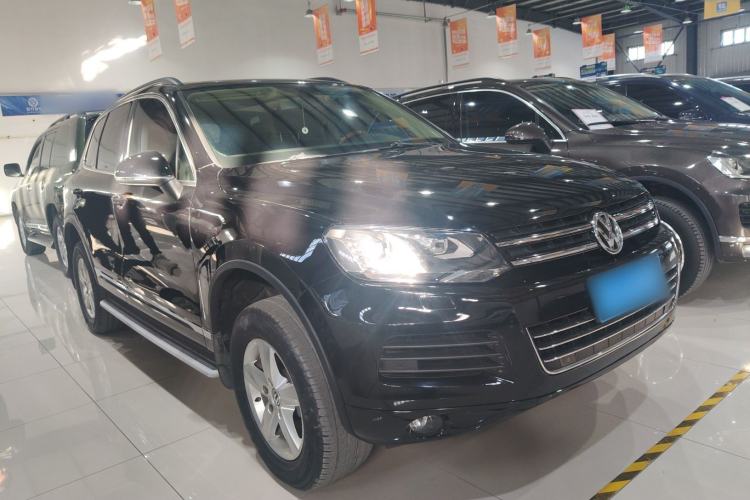 Used Volkswagen Touareg 2011 3.0 TSI Comfort Version Front Right 45 Deg