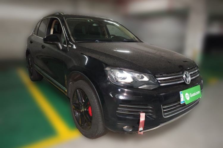 Used Volkswagen Touareg 2011 3.0 TSI Comfort Version Front Right 45 Deg