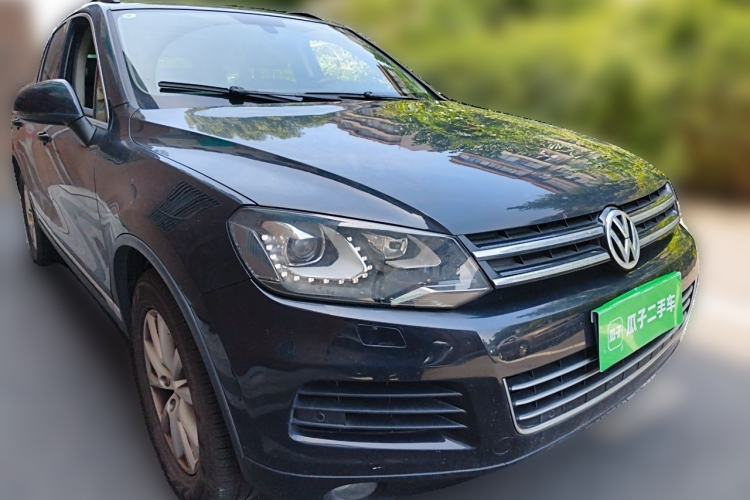 Used Volkswagen Touareg 2011 3.0 TSI High-End Version Front Right 45 Deg