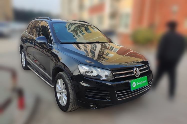 Used Volkswagen Touareg 2011 3.0 TSI High-End Version Front Right 45 Deg