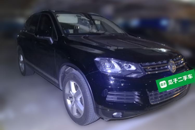 Used Volkswagen Touareg 2011 3.0 TSI Hybrid Front Right 45 Deg