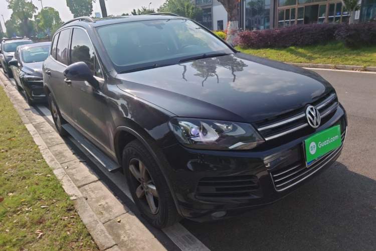 Used Volkswagen Touareg 2011 3.0 TSI Comfort Version Front Right 45 Deg