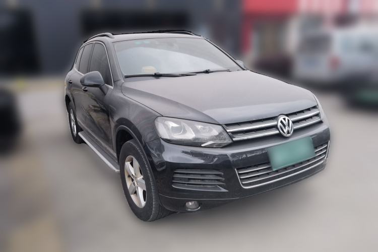 Used Volkswagen Touareg 2011 3.0 TSI Comfort Version Front Right 45 Deg