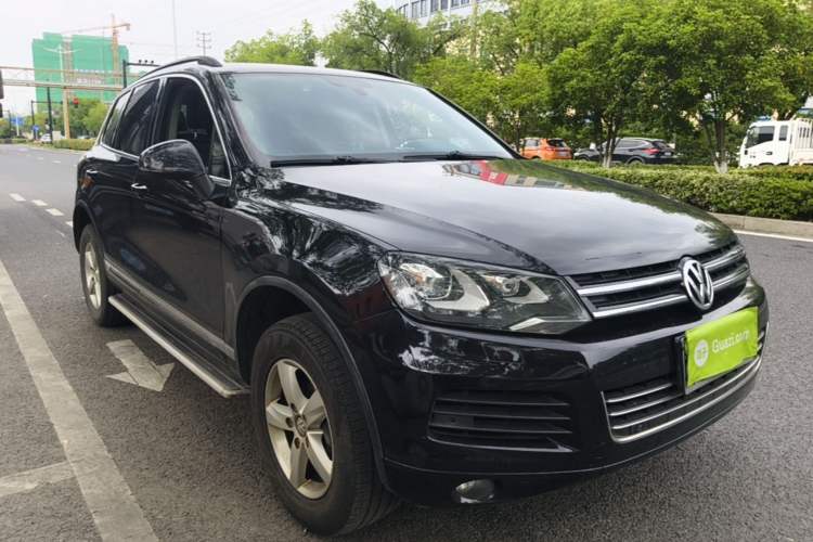 Used Volkswagen Touareg 2011 3.0 TSI Comfort Version Front Right 45 Deg