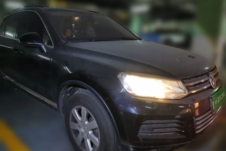 Used Volkswagen Touareg 2011 3.0 TSI Comfort Version Front Right 45 Deg