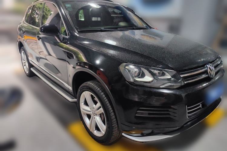 Used Volkswagen Touareg 2011 3.0 TSI Comfort Version Front Right 45 Deg