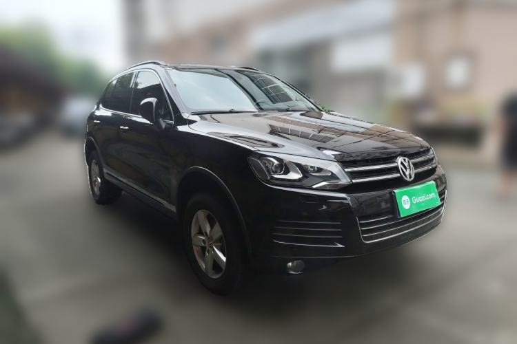 Used Volkswagen Touareg 2011 3.0 TSI Comfort Version Front Right 45 Deg