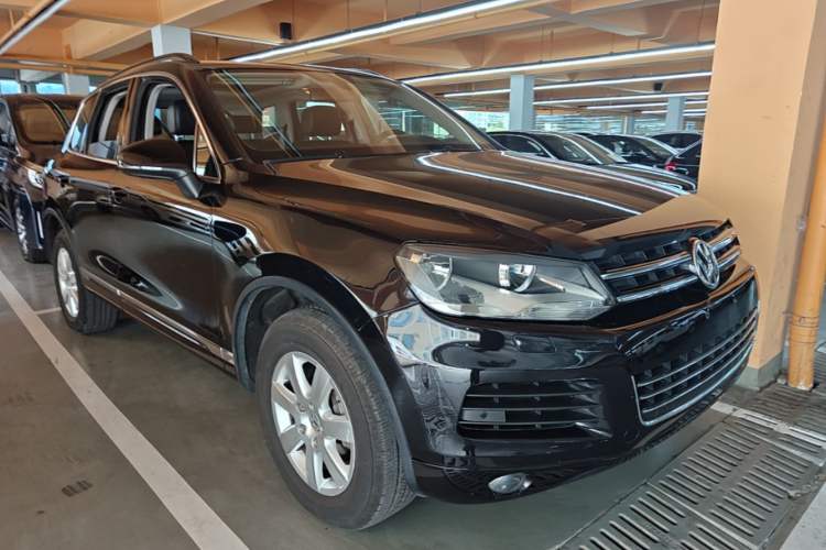 Used Volkswagen Touareg 2011 3.0 TSI Standard Version Front Right 45 Deg