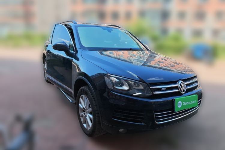 Used Volkswagen Touareg 2011 3.0 TSI High-End Version Front Right 45 Deg