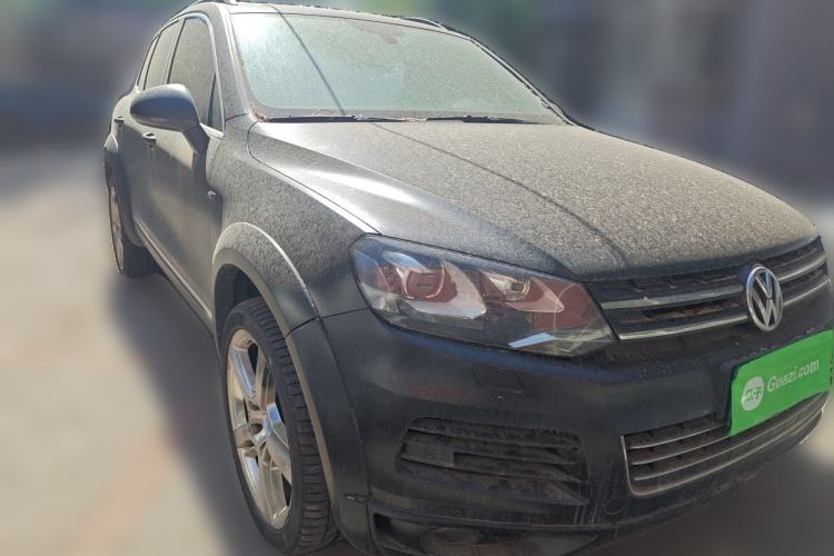 Used Volkswagen Touareg 2011 3.0 TSI Comfort Version Front Right 45 Deg