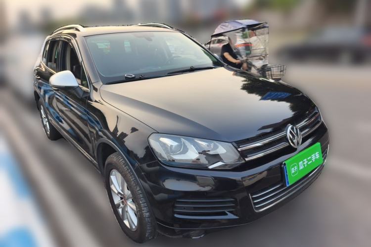 Used Volkswagen Touareg 2011 3.0 TSI High-End Version Front Right 45 Deg