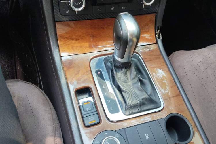 Used Volkswagen Touareg 2011 3.0 TSI Standard Version Gear Lever