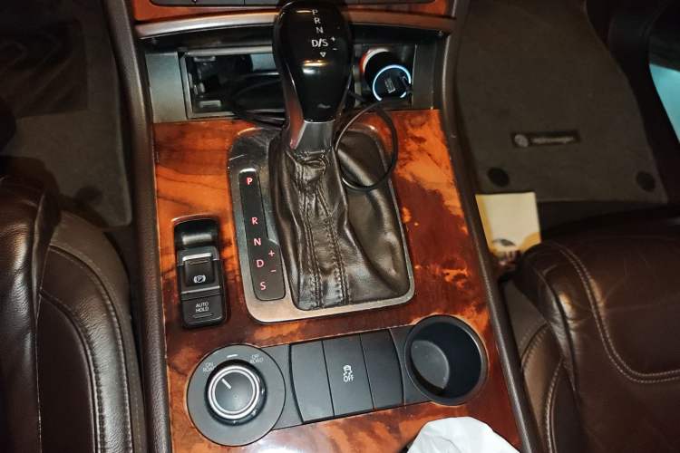 Used Volkswagen Touareg 2011 3.0 TSI Standard Version Gear Lever