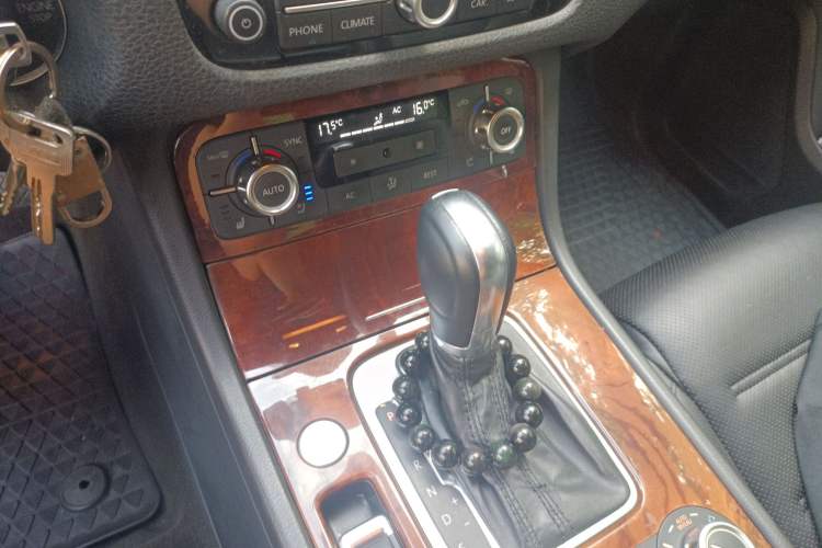 Used Volkswagen Touareg 2011 3.0 TDI Diesel Luxury Model Gear Lever