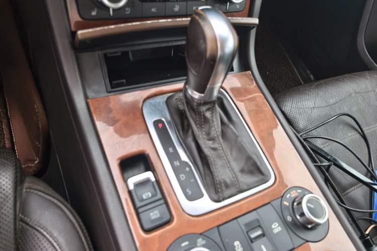 Used Volkswagen Touareg 2011 3.0 TSI Standard Version Gear Lever