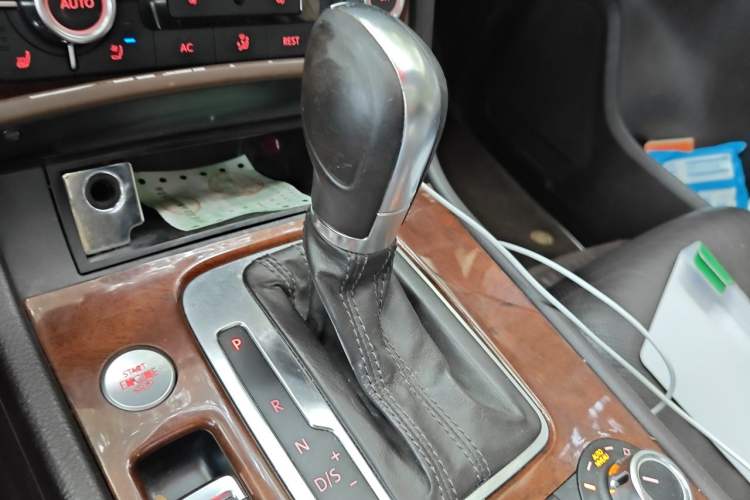 Used Volkswagen Touareg 2011 3.0 TSI Hybrid Gear Lever