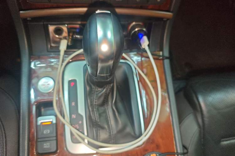 Used Volkswagen Touareg 2011 3.0 TSI High-End Version Gear Lever