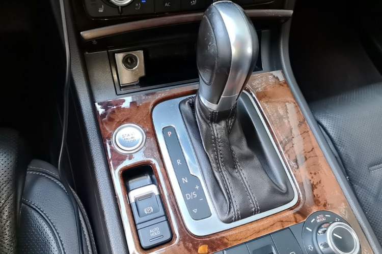 Used Volkswagen Touareg 2011 3.0 TSI Comfort Version Gear Lever