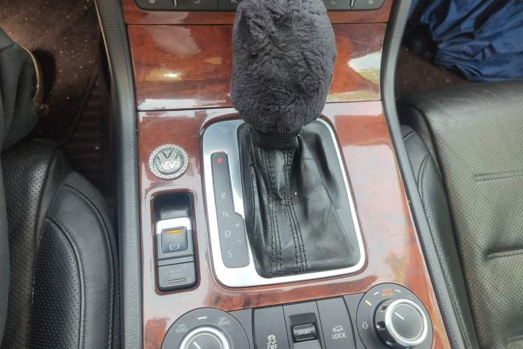 Used Volkswagen Touareg 2011 3.0 TSI High-End Version Gear Lever