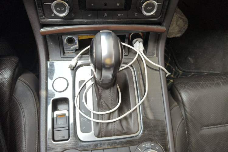 Used Volkswagen Touareg 2011 3.0 TSI Comfort Version Gear Lever