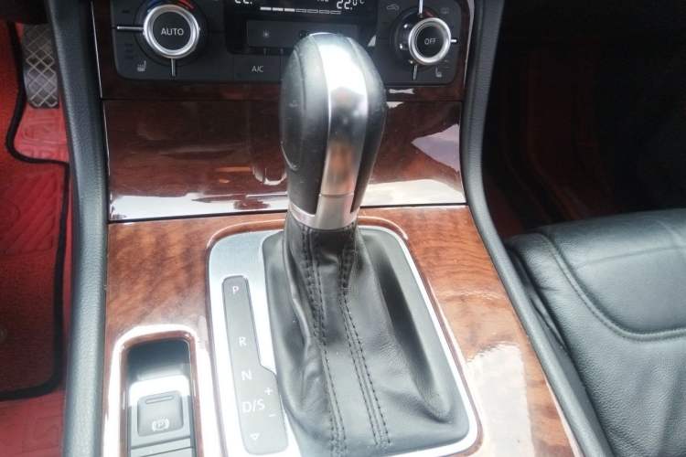 Used Volkswagen Touareg 2011 3.0 TSI Standard Version Gear Lever